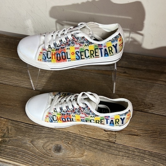 School secretary gym shoes/sneakers. Unisex male size 5 female size 7. EUC - Picture 3 of 6